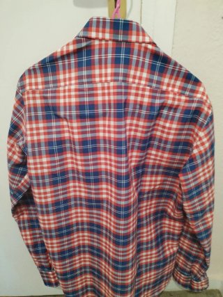 Camisa La Vespita cuadros azul y rojo.