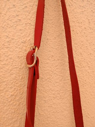 Borsetta tracolla rossa con borchie