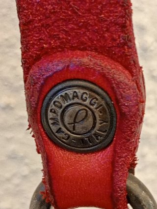 Borsetta tracolla rossa con borchie