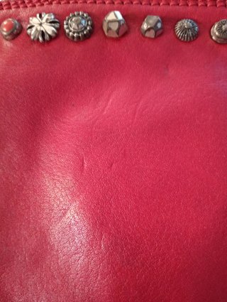 Borsetta tracolla rossa con borchie