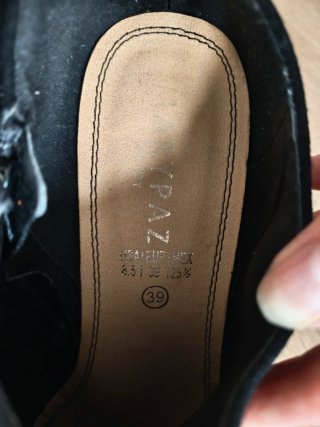Botines de tacón de ante negro