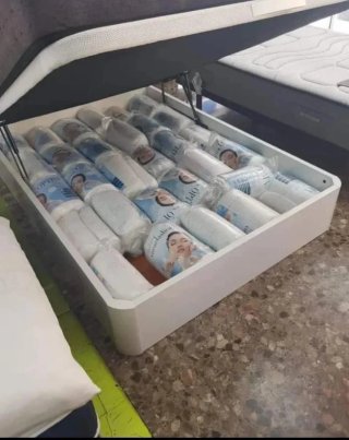 Canapé de madera con colchones viscoelastica