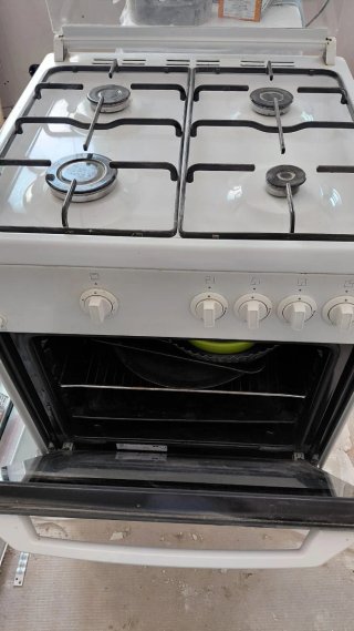 Cocina de gas con horno eléctrico