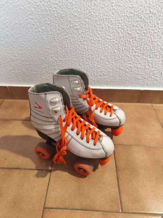 Patines Boomerang Blancos con Cordones Naranjas