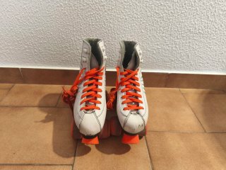 Patines Boomerang Blancos con Cordones Naranjas