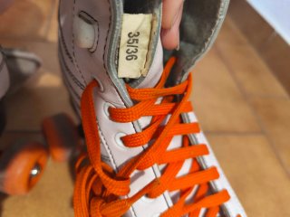 Patines Boomerang Blancos con Cordones Naranjas