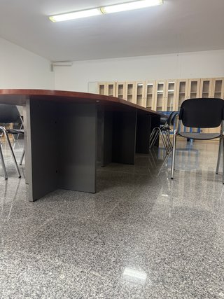 Mesa de reuniones ovalada madera
