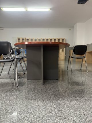 Mesa de reuniones ovalada madera