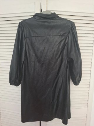 Vestido efecto piel ZARA negro T.L
