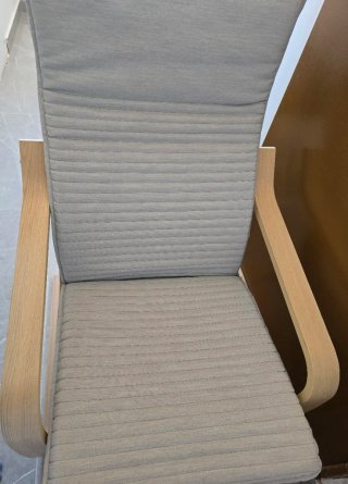 Sillón de lactancia con reposapiés