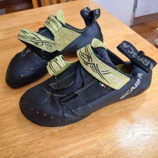 Pies de gato Scarpa Furia T42