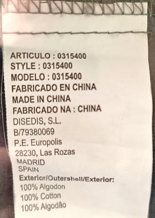Parka gris con capucha y cinturón