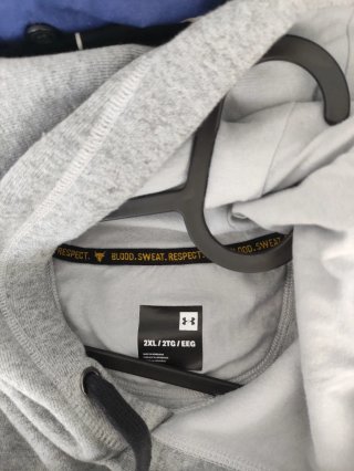 Sudadera Under Armour Gris Logo Toro