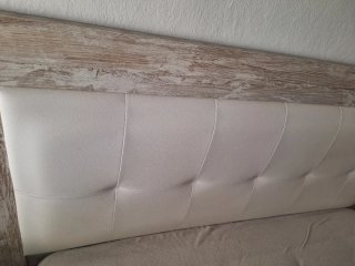 Cabecero de cama beige y blanco 135cm