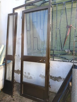Puerta de aluminio con cristal