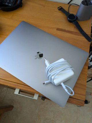 MacBook Pro 15” 2017 16GB RAM Radeon Pro 560