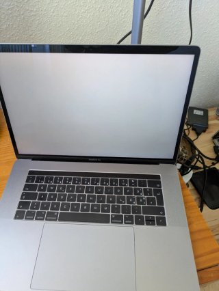 MacBook Pro 15” 2017 16GB RAM Radeon Pro 560