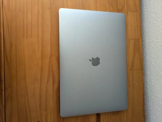 MacBook Pro 15” 2017 16GB RAM Radeon Pro 560