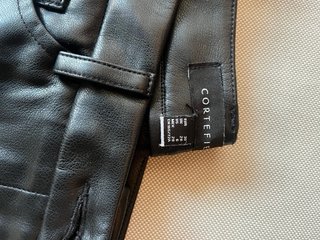Pantalones efecto piel Cortefiel negros