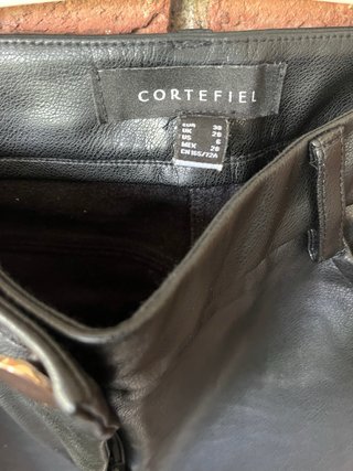 Pantalones efecto piel Cortefiel negros