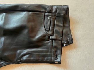 Pantalones efecto piel Cortefiel negros