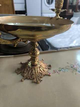 Centro de mesa de bronce con candelabros