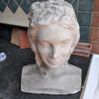 Busto statua donna in pietra