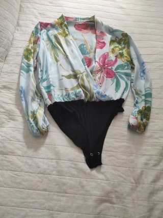 Body estampado flores manga larga