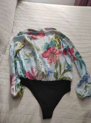 Body estampado flores manga larga