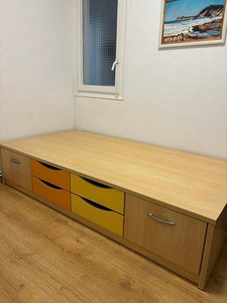 Cama individual con cajones de madera