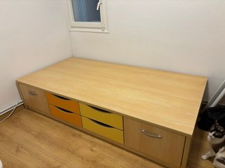 Cama individual con cajones de madera