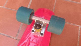 Monopatín rojo para niños