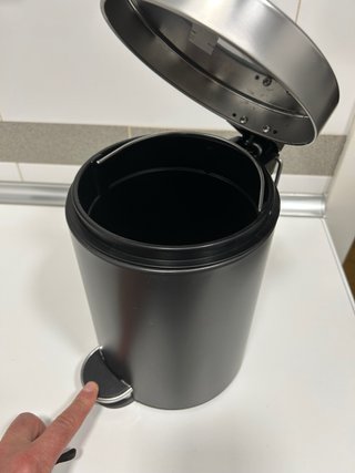 Cubo de basura Ikea negro y plateado