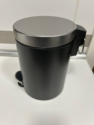 Cubo de basura Ikea negro y plateado