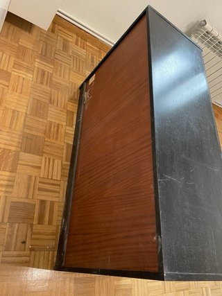 Armario bajo de madera negro con puertas