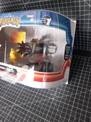 Pokémon XY Pikachu Yveltal Tomy Novo Selado