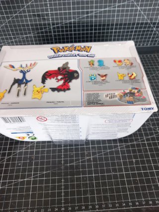 Pokémon XY Pikachu Yveltal Tomy Novo Selado