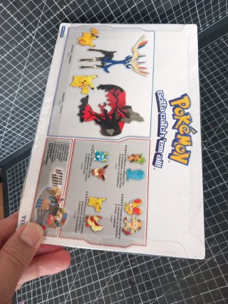 Pokémon XY Pikachu Yveltal Tomy Novo Selado