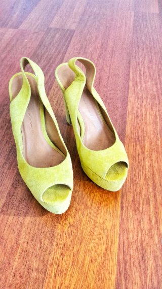 Zapatos Zara tacón verde lima peep toe