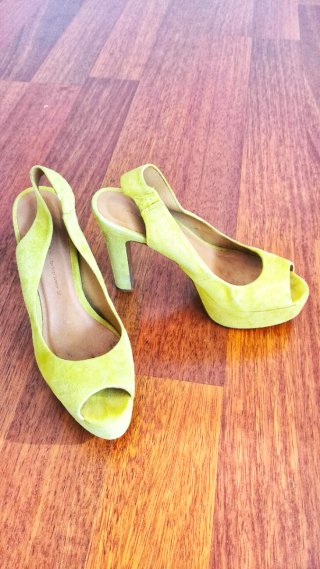 Zapatos Zara tacón verde lima peep toe