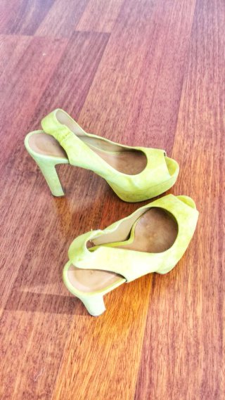 Zapatos Zara tacón verde lima peep toe