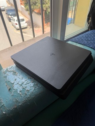 PS4 Slim Negra/plateada