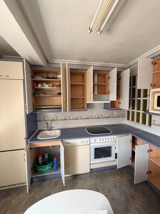 Muebles de cocina beige y azul En melamina