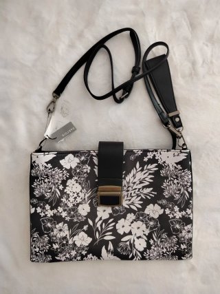 Bolso Parfois floral negro y blanco