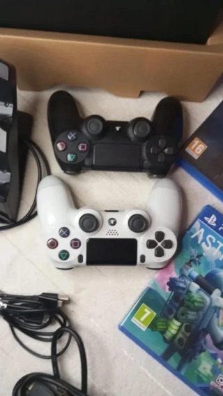 Consola Sony PS4 con 3 DualShock 4 + 3 Juegos