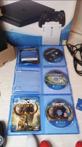 Consola Sony PS4 con 3 DualShock 4 + 3 Juegos