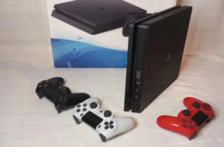 Consola Sony PS4 con 3 DualShock 4 + 3 Juegos