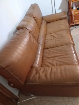 Sofá y sillón de piel marrón Mesita baja centro