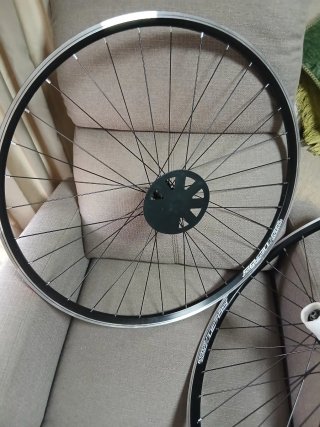 Ruedas de Bicicleta con Aro Rojo