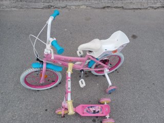 Bicicleta niña rosa + patinete